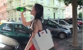 Пописала в городе