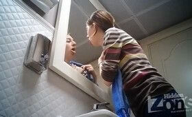 В туалете оказалась скрытая камера