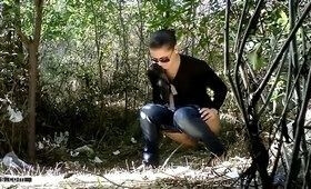 Подсмотрели за писающими бабами в кустах