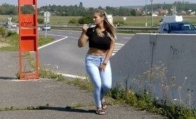 Девушке пришлось писать себе в штаны