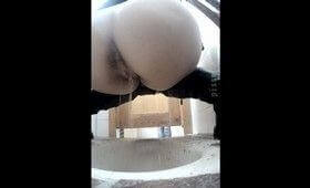 В туалете для девушек поставили камеру