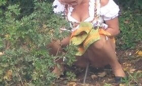 Засветились писая в кустах