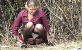 Не заметила что писает перед скрытой камерой