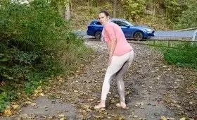 Описалась в лесу