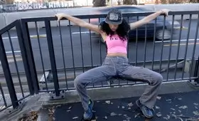 Описалась в общественном месте